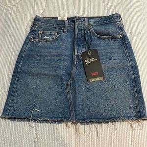 Levi’s High Rise Deconstructed Skirt Women’s size 27